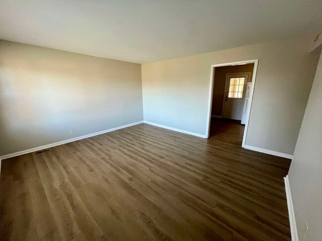 Photo - 3 Bedroom Duplex near Murfreesboro City Center! *Large Carport*