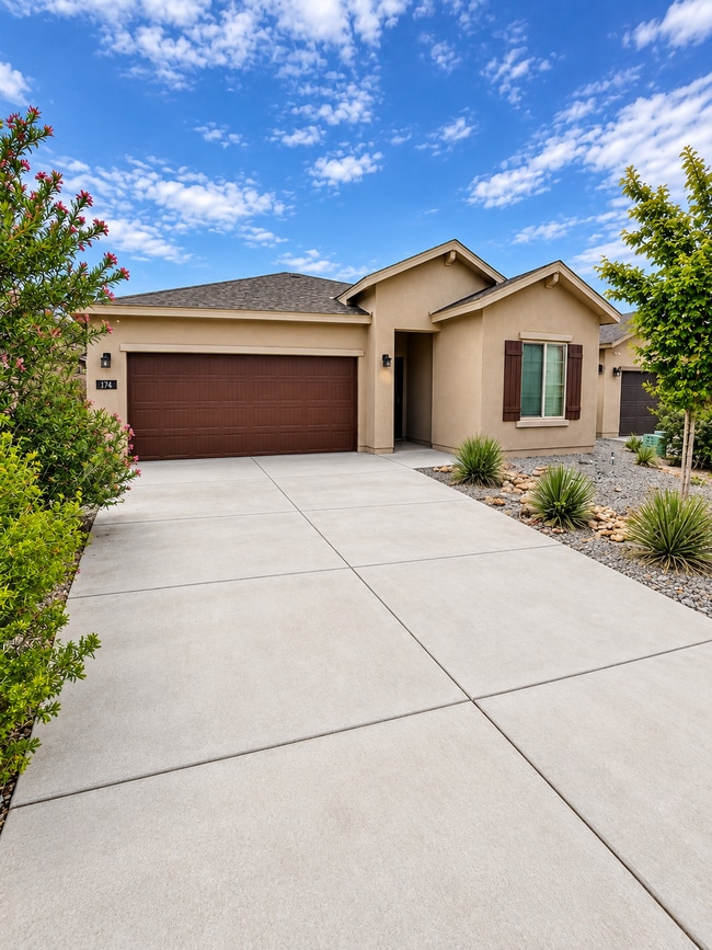 174 Spectrum Ave SW