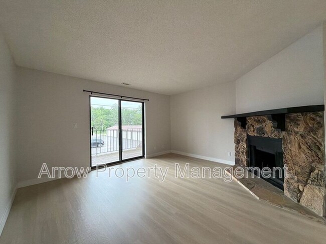 Photo - 2350 N 44th St Unidad 8