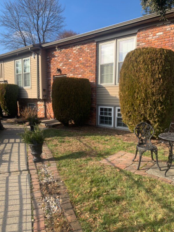 586 Woonasquatucket Ave Apartment North Providence, RI