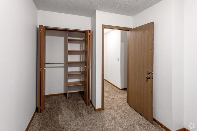 4BR, 1BA - 1,250SF - First Bedroom - 512 8th Ave S