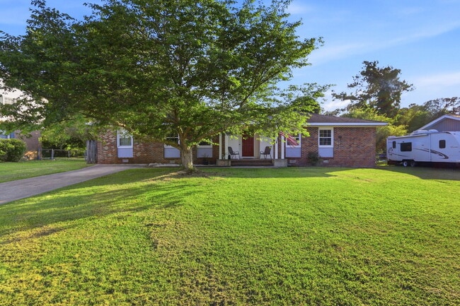 Building Photo - 607 Oakwood Ave