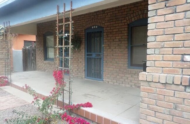 Photo - 609 E Mabel St
