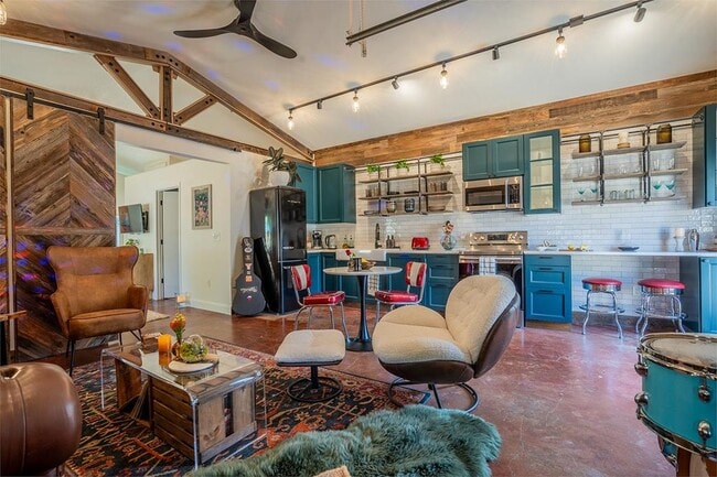 Photo - 5200 St Georges Green