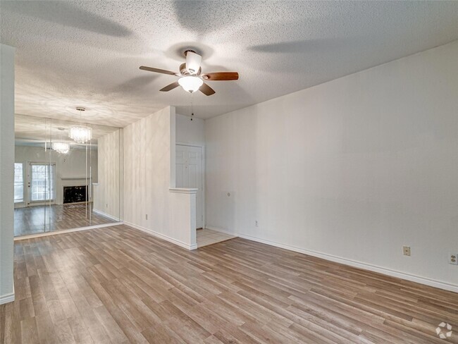 Building Photo - 3607L W Northgate Dr Unit 114 Rental