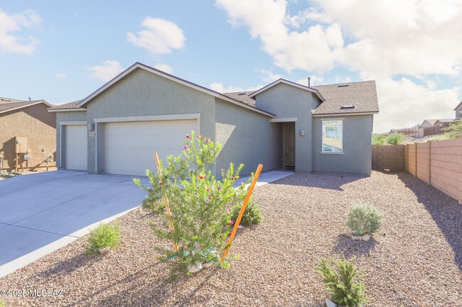Building Photo - 17581 S Desert Barberry Dr