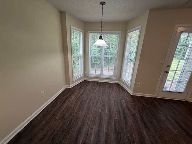 Photo - 211 Ravenwood Ct