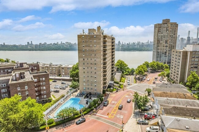 Building Photo - 7100 JFK Blvd E Unit 9R