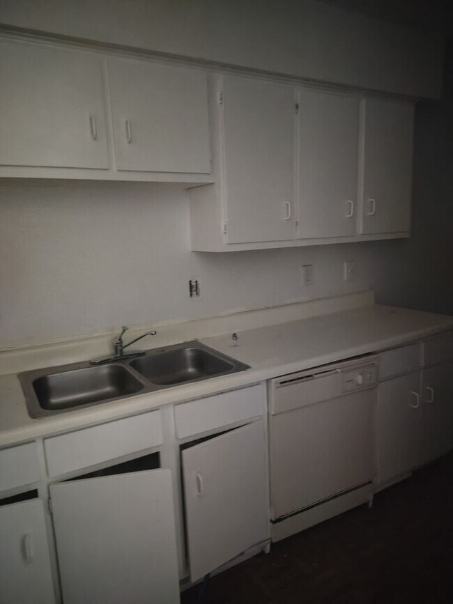 Photo - 5625 Antoine Dr Unit 423