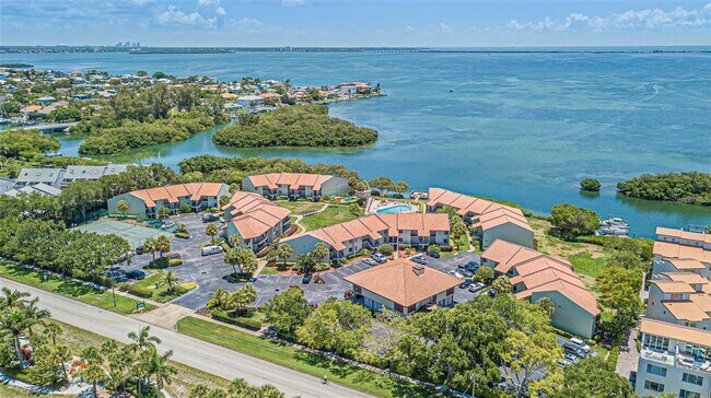 Building Photo - 1515 Pinellas Bayway S Unit 29