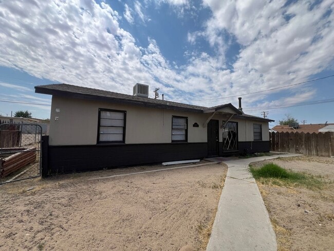 3 Bedroom 1 Bathroom House with Spacious L... - 3 Bedroom 1 Bathroom House with Spacious L...