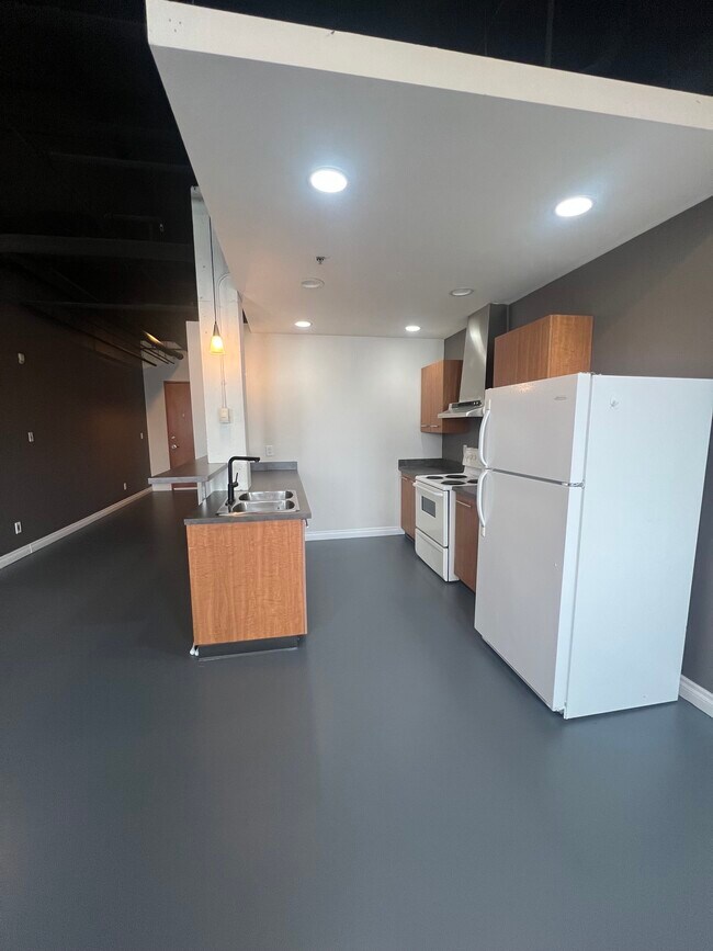 Photo - 12406-12112 112 Ave NW Unit LUX205
