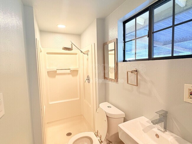 Photo - 255 Cumberland Rd