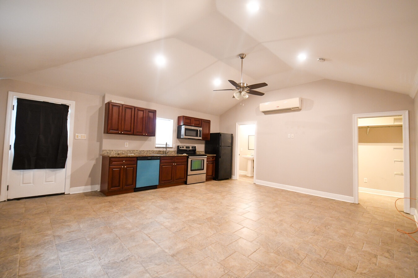 Photo - 209 Transcontinental Dr