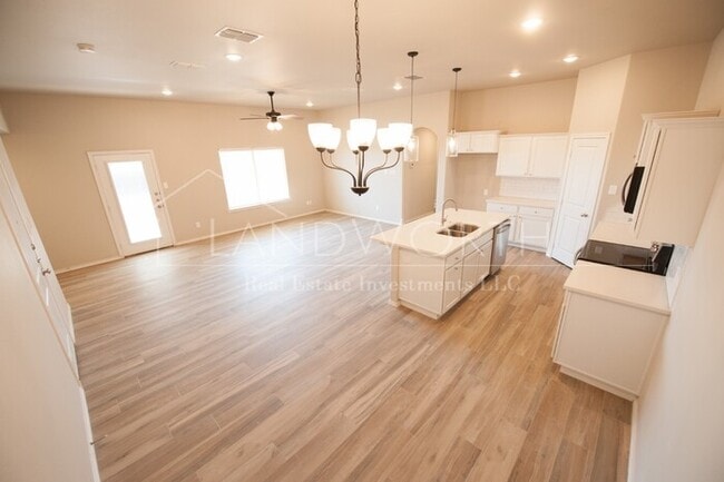Photo - 3/2/2 Beautiful Townhome