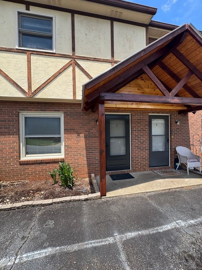 Building Photo - 4774 Mayfield Dr Unit 4774 Mayfield Dr #3