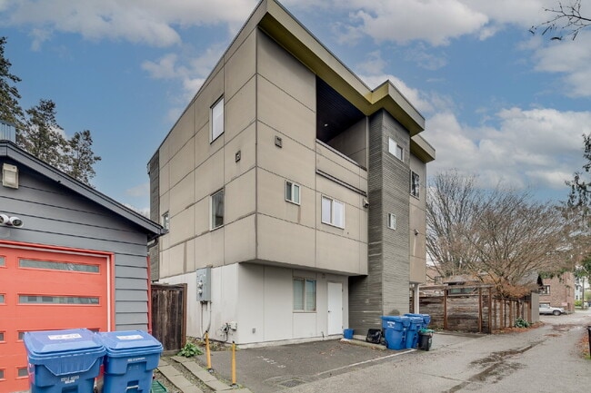 Modern Ballard 3 bedroom townhome for rent!