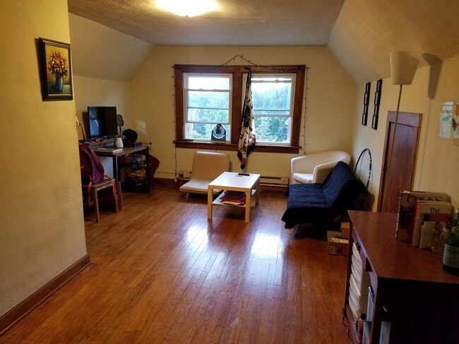 Building Photo - 1259 Spaight St Unit #3