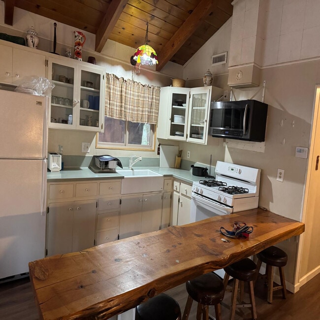 Building Photo - 42939 Fairy Ave Unit 1