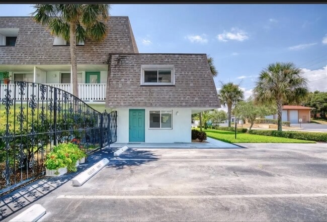 Unit with parking - 55 Vining Ct Townhome