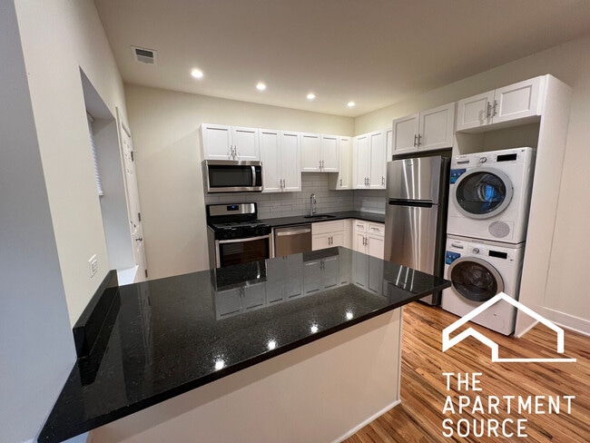 Building Photo - 3230 N Clark St Unit 3F