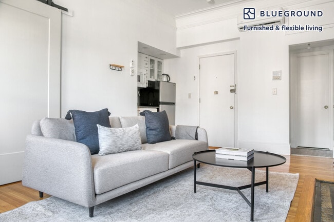 Photo - 230 Newbury St Unit FL2-ID600