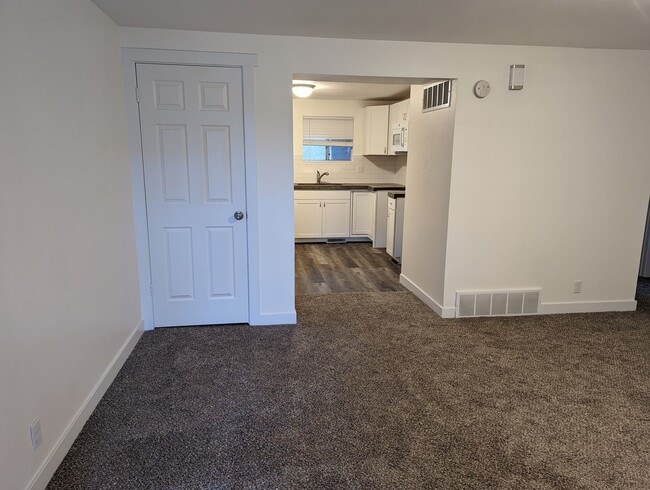 Photo - 2 bed 1 bath apartment Unit 1