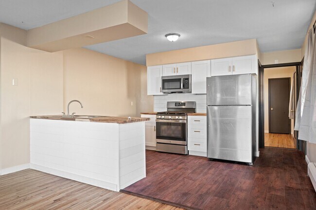 Photo - 560-562 37th Ave NE Unit 562