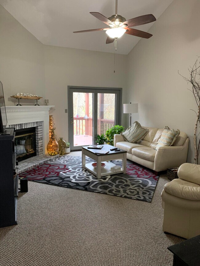 Photo - 107 Hollyridge Ln