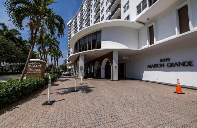 Photo - 6039 Collins Ave Condominio Unidad 520