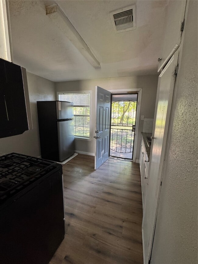 Photo - 7339 Eisenhower Rd