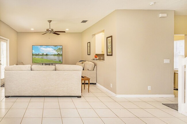 Photo - 1651 Hawthorne Pl