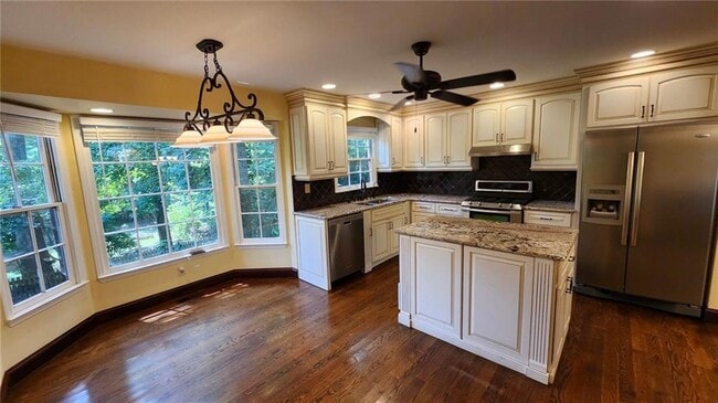 Photo - 310 Milesford Ct
