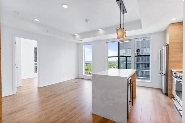 Photo - 200 Redpath Ave