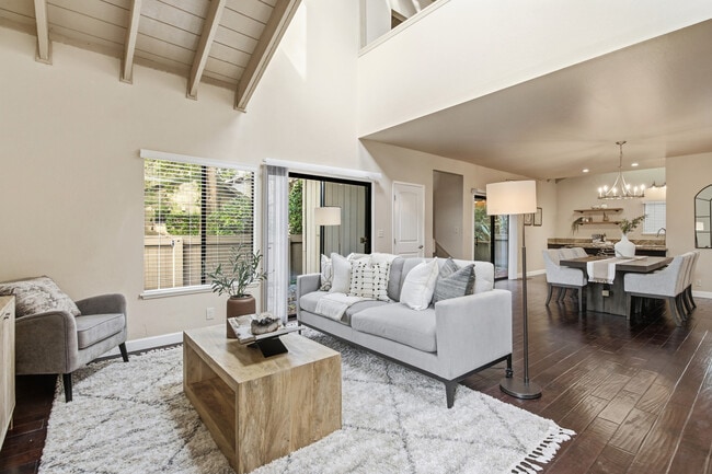 Photo - 2220 Boyer Dr