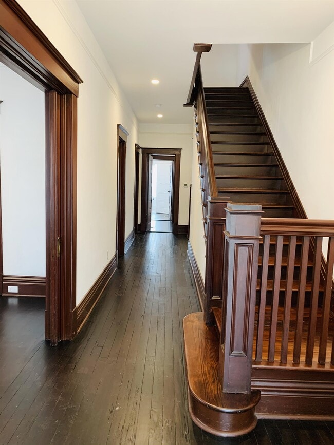 Photo - 19 E 40th St
