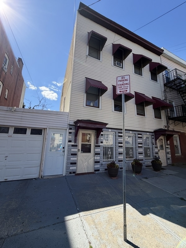 Building Photo - 638 N 5th St