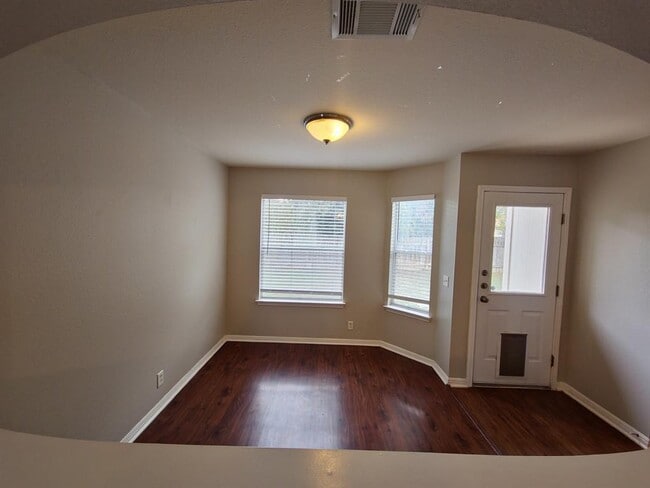 Photo - 107 Orange Tree Ln