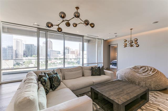 Photo - 2408 Victory Park Ln Unidad 939 Rental