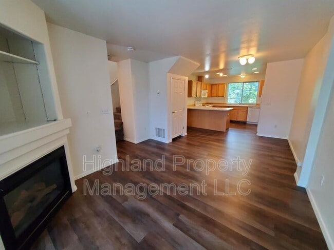 Photo - 324 NE Whitman St