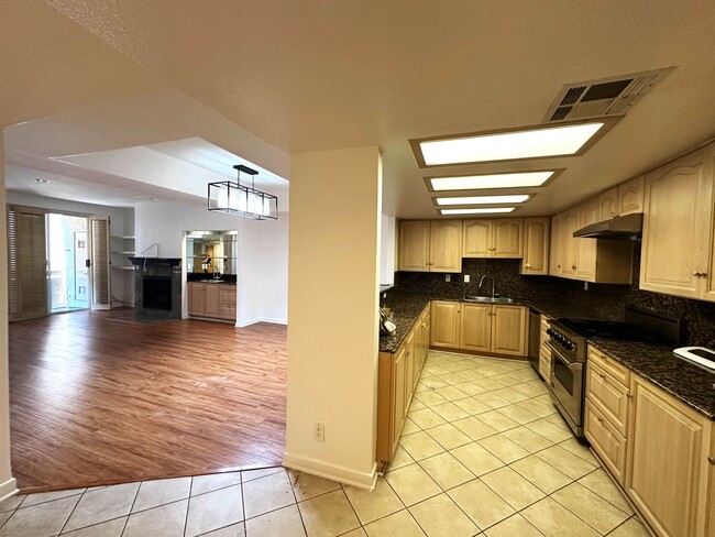 Spacious 2 bedroom condo in West LA - Spacious 2 bedroom condo in West LA