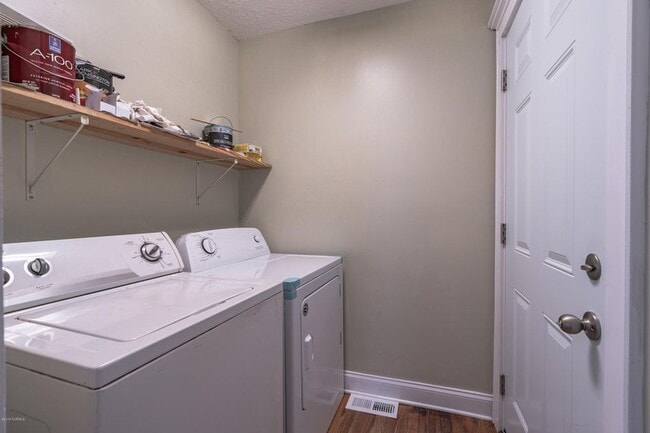 Photo - 210 N 10th St