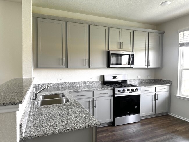 Photo - 401 Kapok St