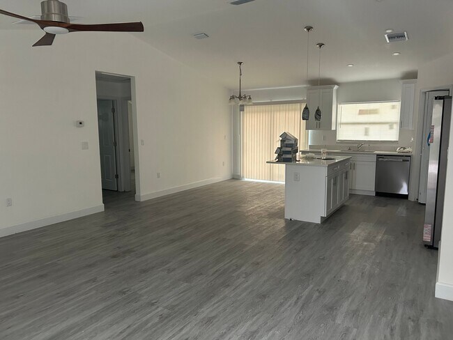 Photo - 414 Miramar Rd