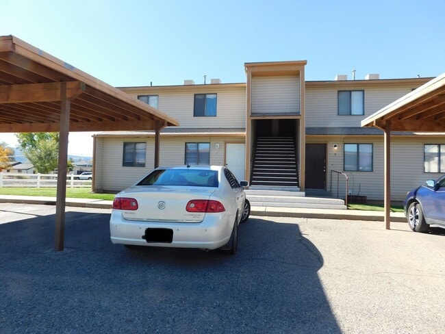 Building Photo - Ground Floor Apartment in FRUITA!!!