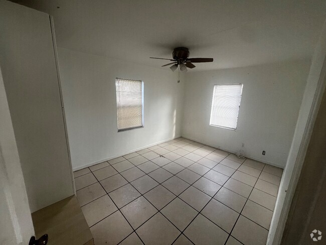 Building Photo - 311 NW 2nd St Rental