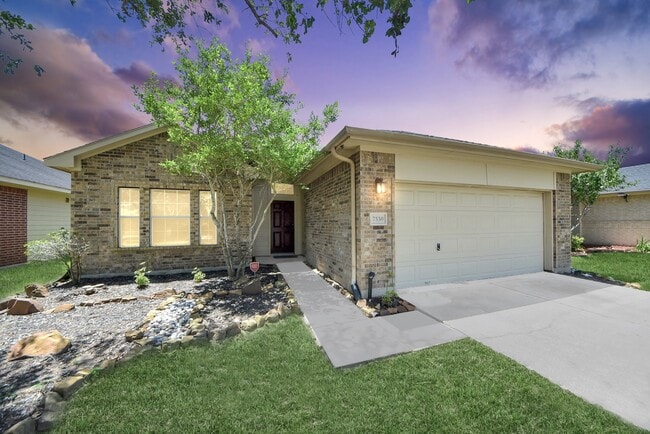 Building Photo - 7330 Jacobs Well Dr