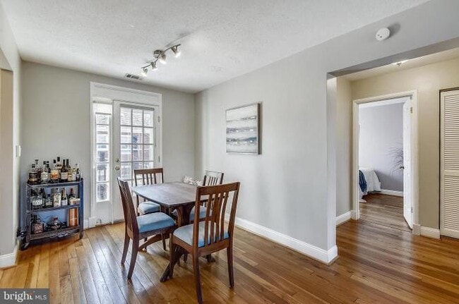 Photo - 2922 S Buchanan St Unit C2