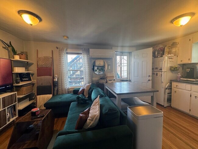 Photo - 643 Saratoga St Unit 2