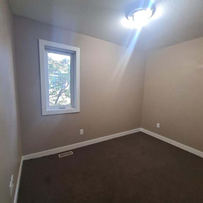 Photo - 420 Toronto St